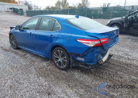 2020 Toyota Camry Se z USA, uszkodzony, nr VIN 4T1G11AK8LU372101